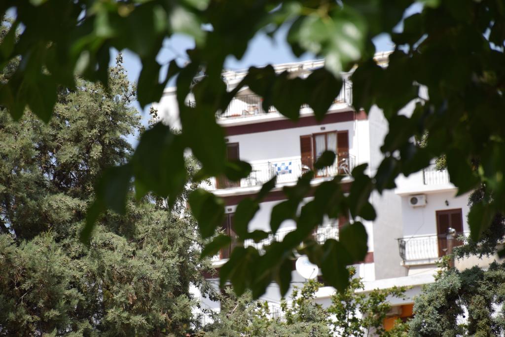 Pension Margarita Skiathos Town Bagian luar foto
