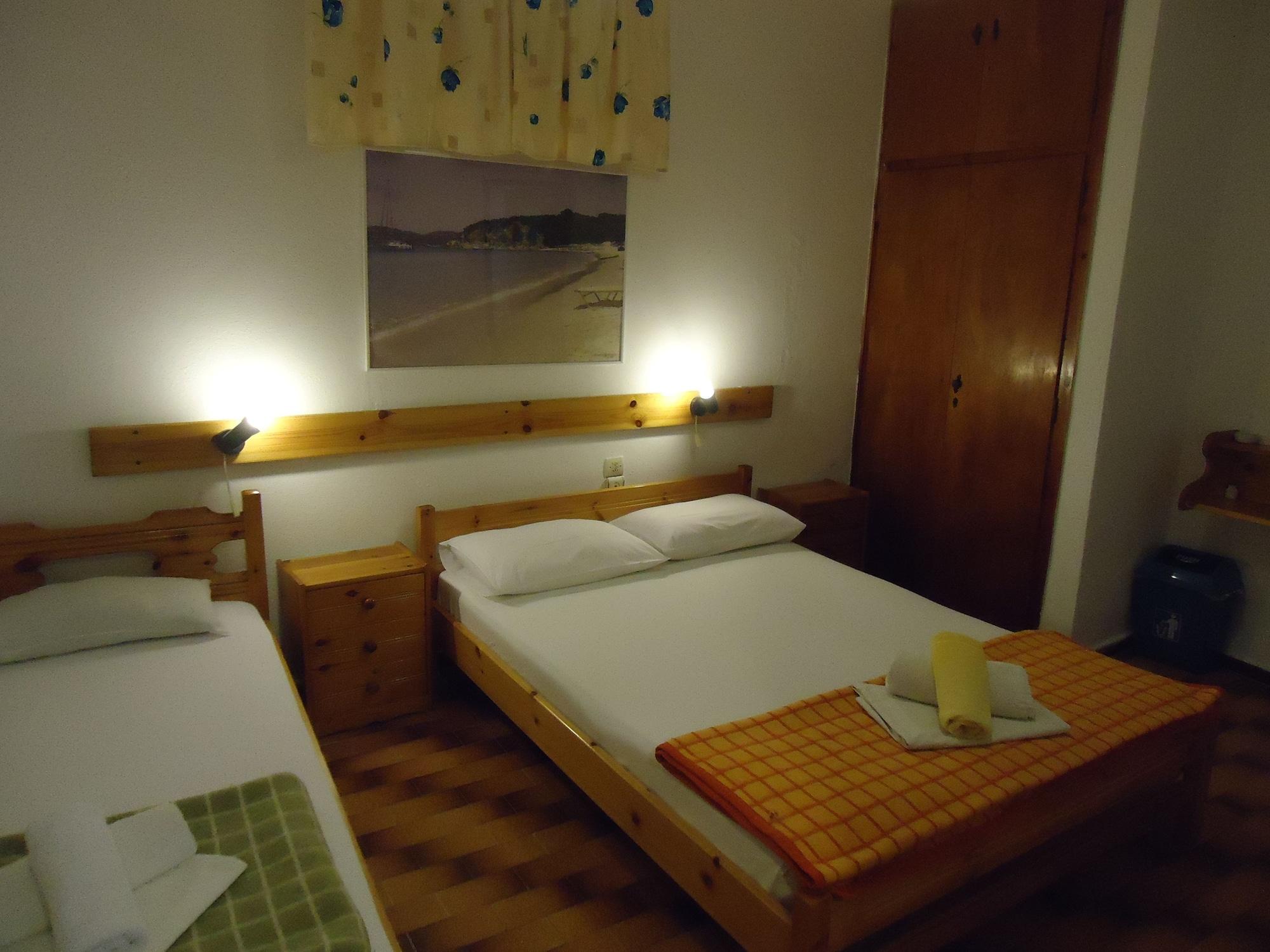 Pension Margarita Skiathos Town Bagian luar foto