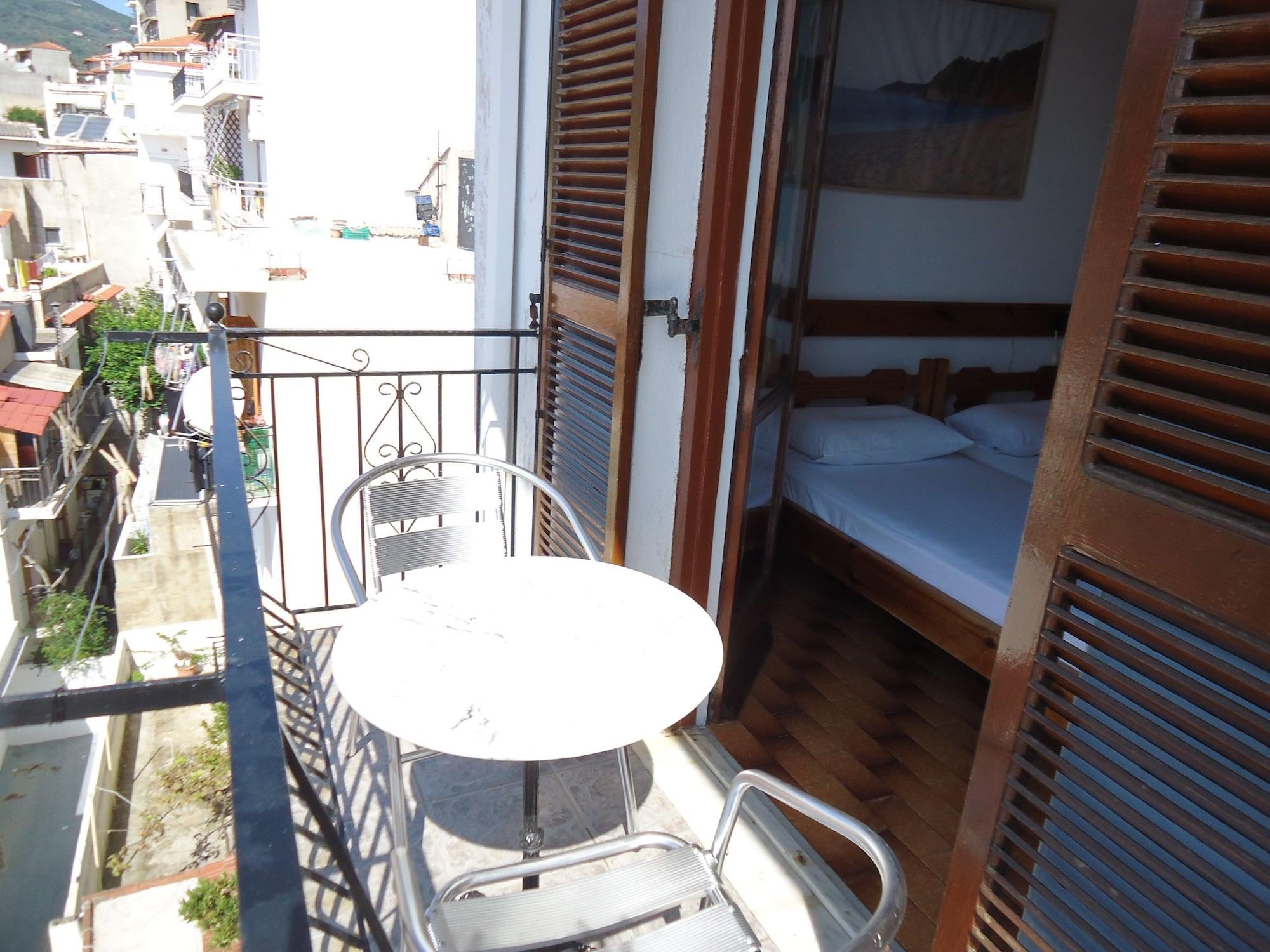 Pension Margarita Skiathos Town Bagian luar foto