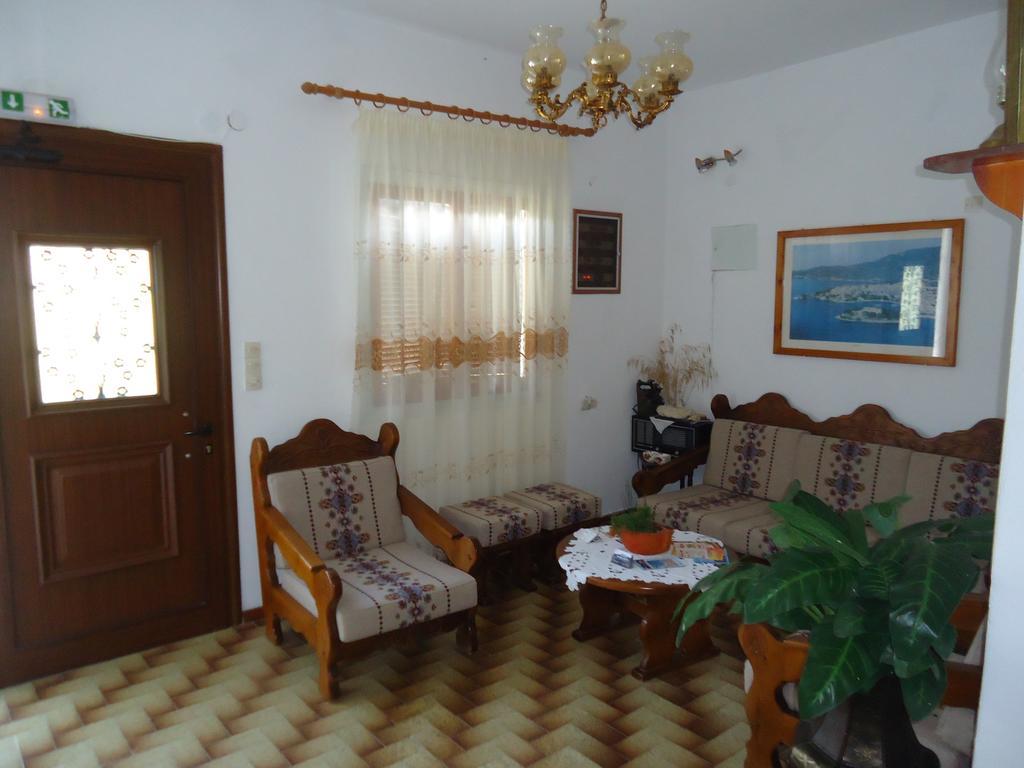 Pension Margarita Skiathos Town Bagian luar foto