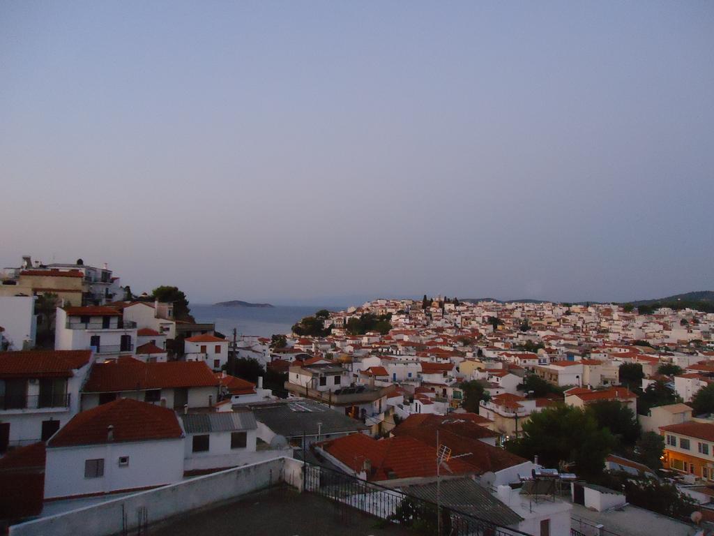 Pension Margarita Skiathos Town Bagian luar foto
