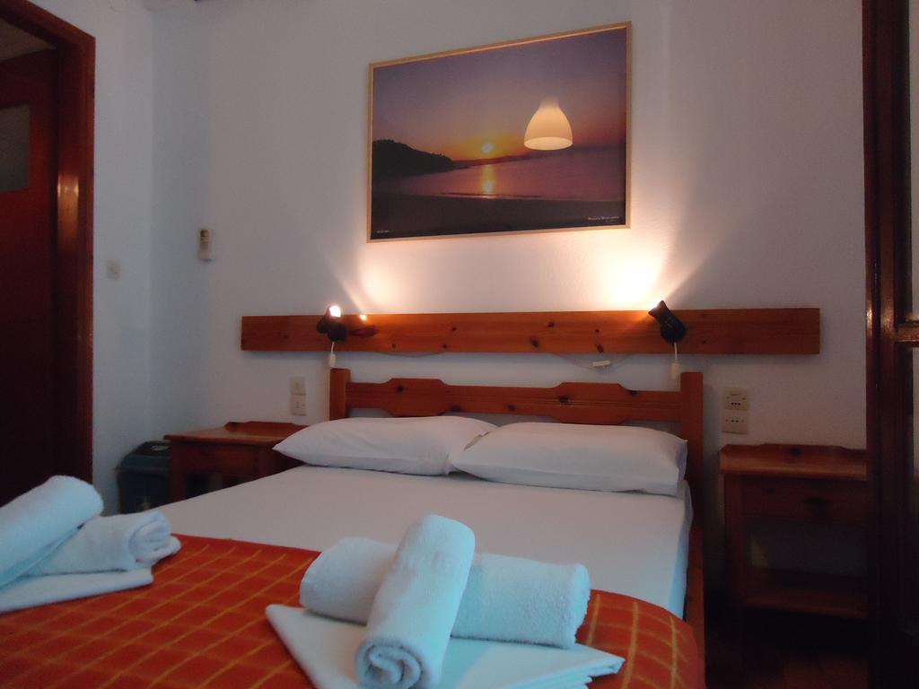 Pension Margarita Skiathos Town Bagian luar foto