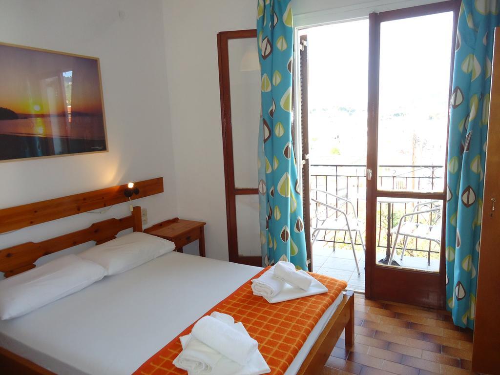 Pension Margarita Skiathos Town Bagian luar foto