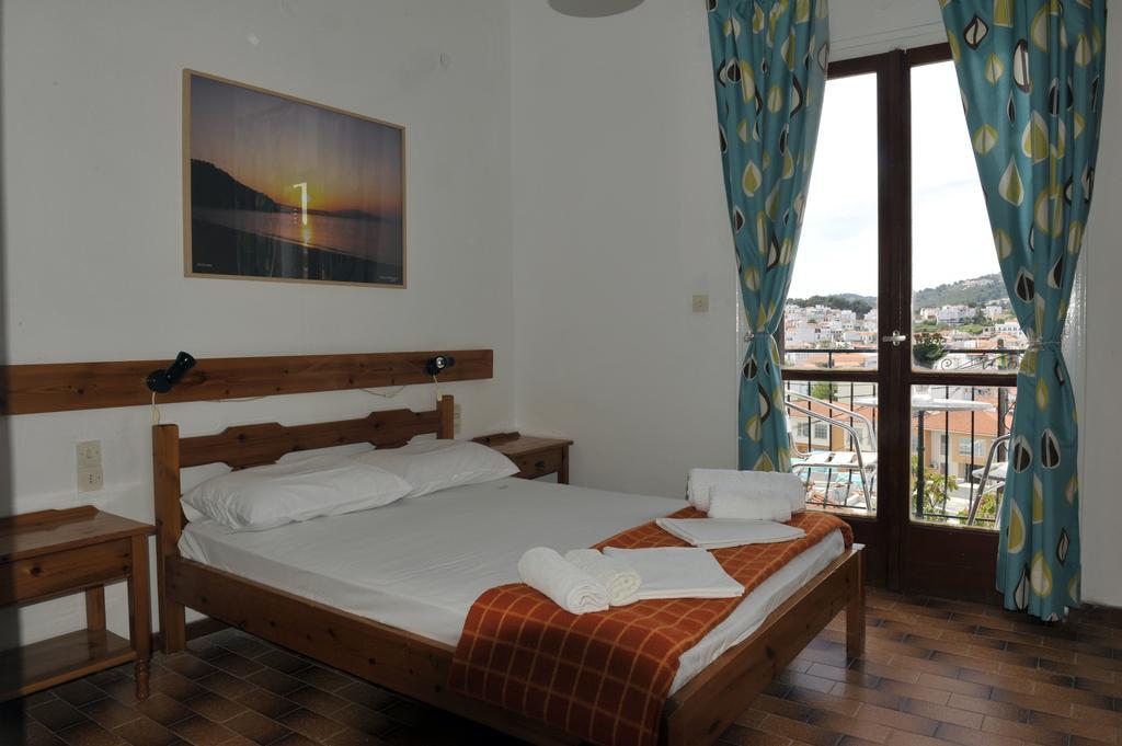 Pension Margarita Skiathos Town Bagian luar foto