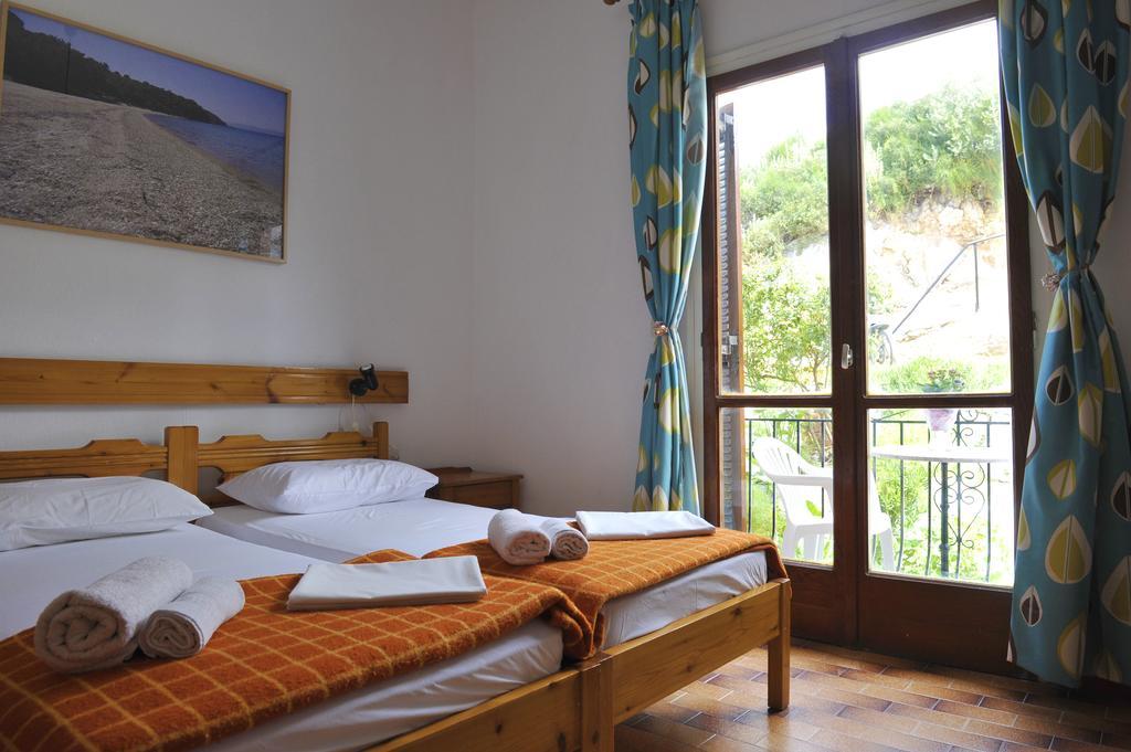 Pension Margarita Skiathos Town Bagian luar foto